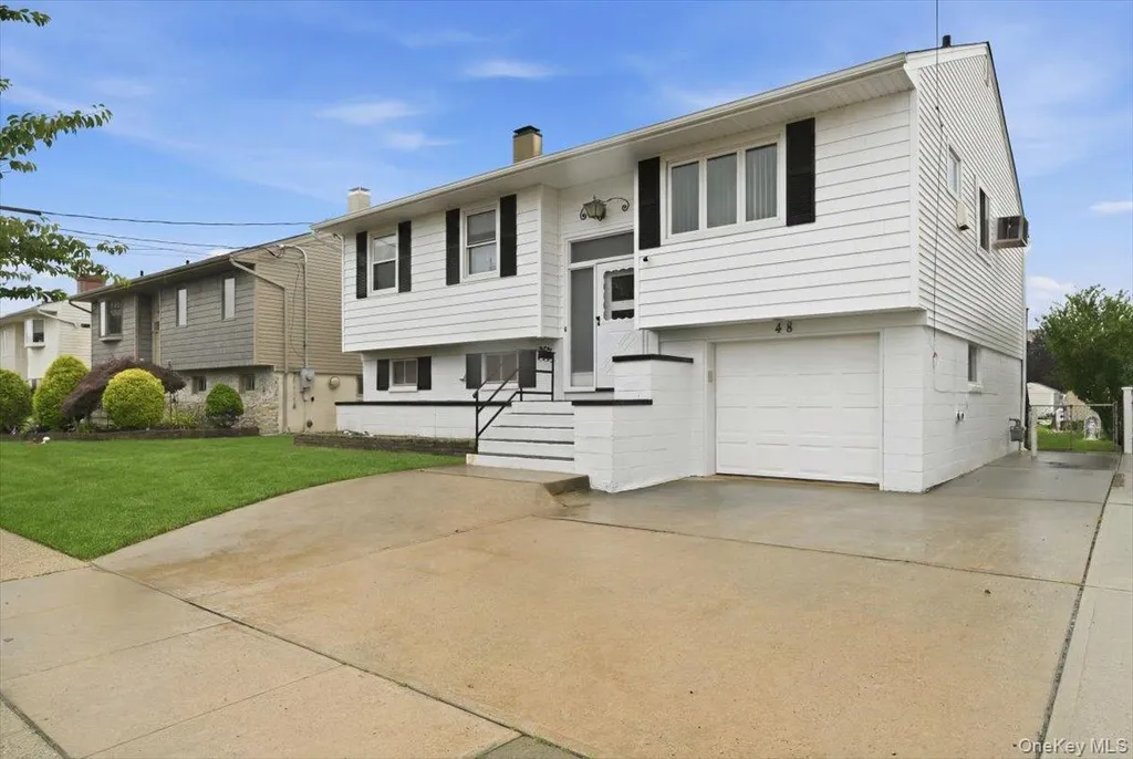48 E 1st Street Freeport NY 11520