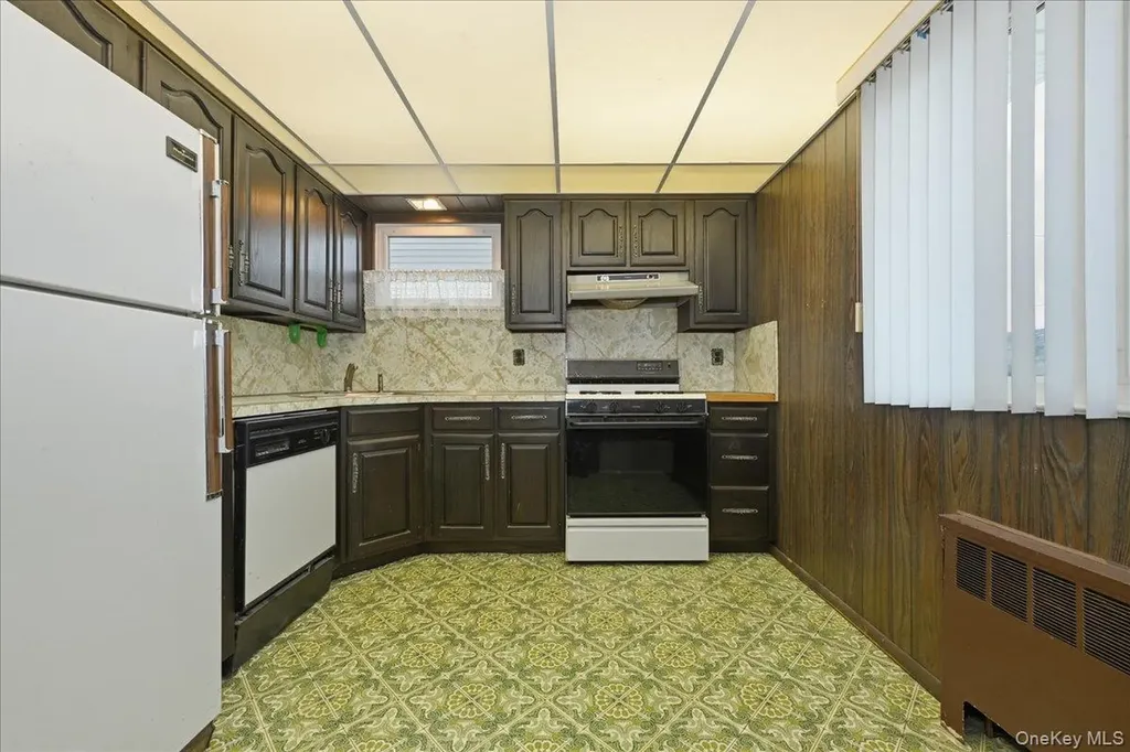 48 E 1st Street Freeport NY 11520