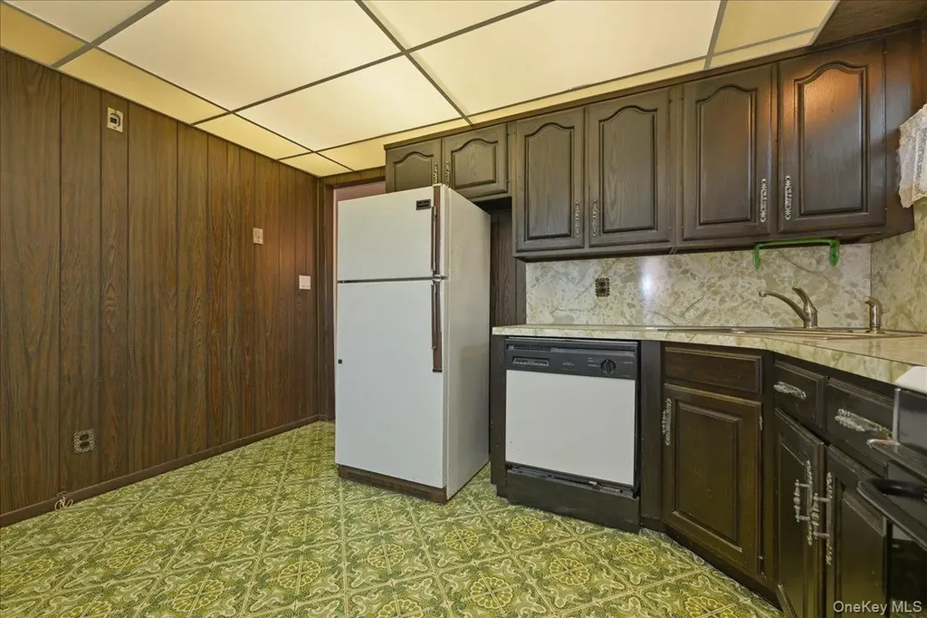 48 E 1st Street Freeport NY 11520