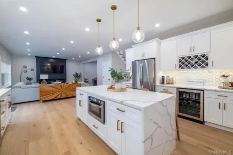 23 Faith Lane Westbury NY 11590