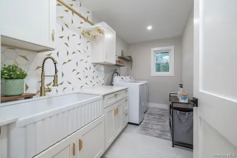 23 Faith Lane Westbury NY 11590