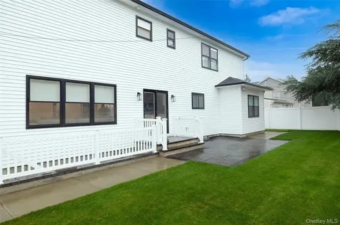 23 Faith Lane Westbury NY 11590