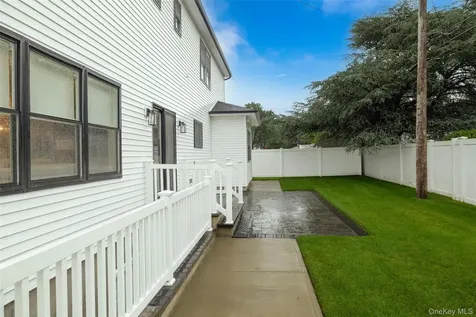 23 Faith Lane Westbury NY 11590