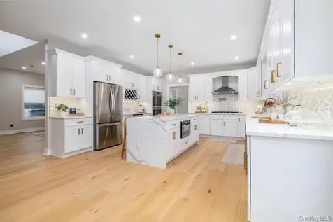23 Faith Lane Westbury NY 11590