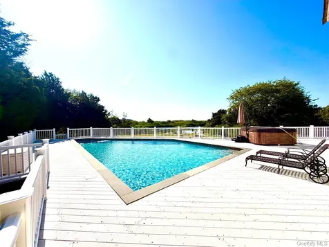 18 Pine Tree Lane Westhampton NY 11977