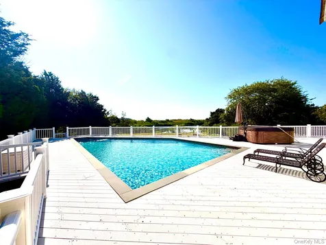 18 Pine Tree Lane Westhampton NY 11977