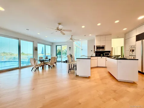 18 Pine Tree Lane Westhampton NY 11977