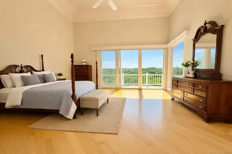 18 Pine Tree Lane Westhampton NY 11977