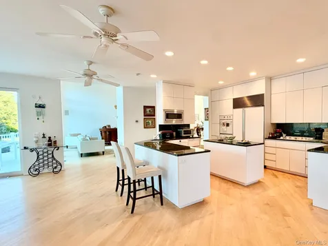 18 Pine Tree Lane Westhampton NY 11977
