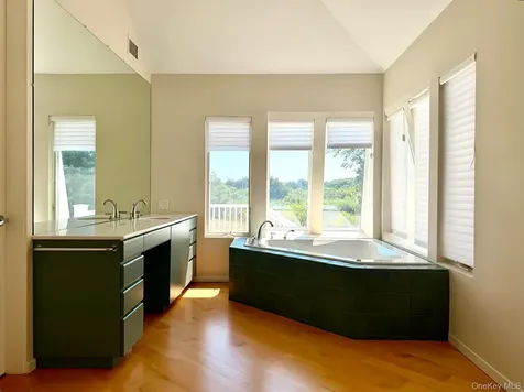 18 Pine Tree Lane Westhampton NY 11977