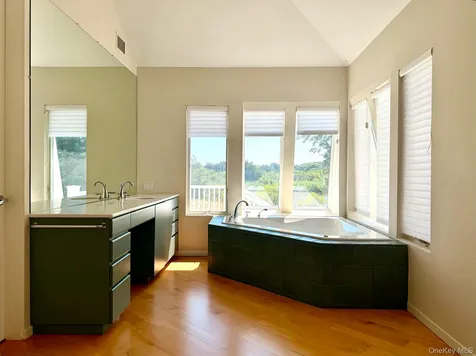 18 Pine Tree Lane Westhampton NY 11977