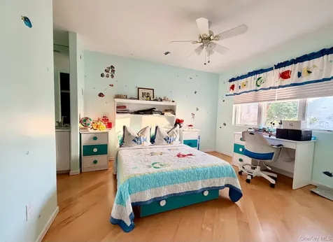 18 Pine Tree Lane Westhampton NY 11977