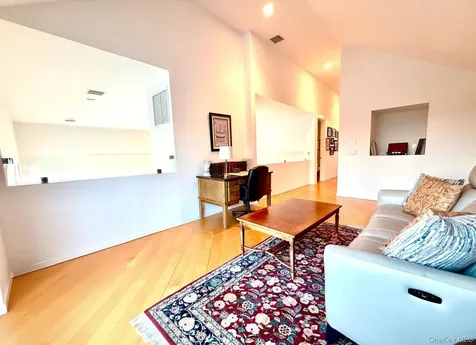 18 Pine Tree Lane Westhampton NY 11977