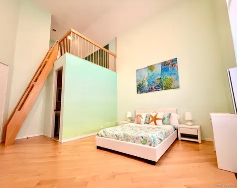18 Pine Tree Lane Westhampton NY 11977
