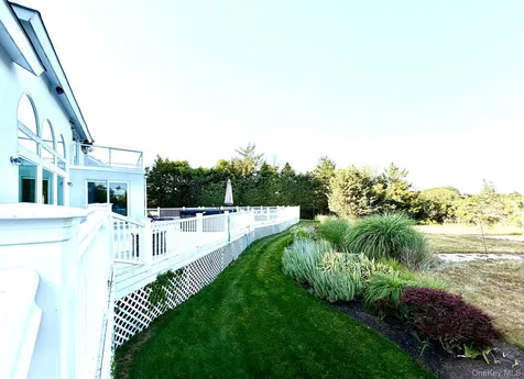 18 Pine Tree Lane Westhampton NY 11977