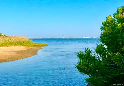 18 Pine Tree Lane Westhampton NY 11977