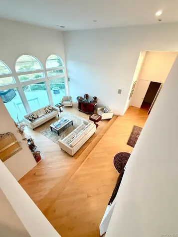 18 Pine Tree Lane Westhampton NY 11977