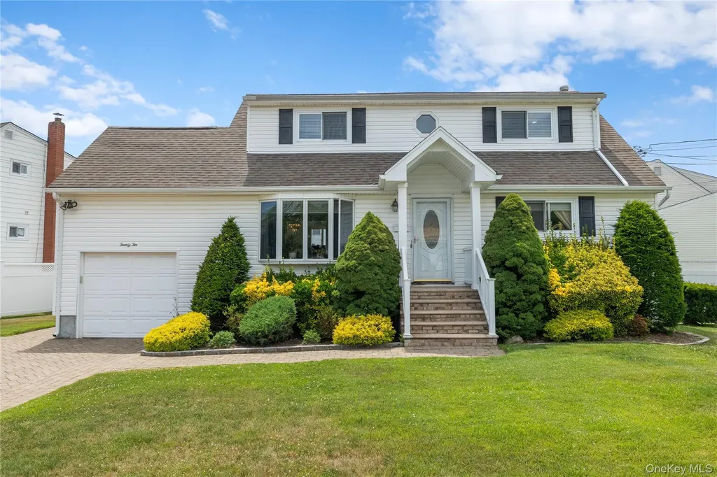 22 Marilyn Court West Babylon NY 11704