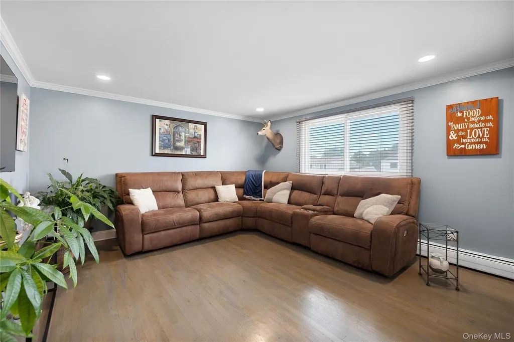 22 Marilyn Court West Babylon NY 11704