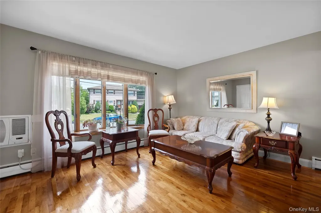22 Marilyn Court West Babylon NY 11704