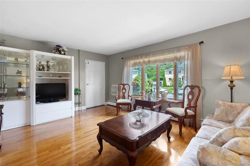 22 Marilyn Court West Babylon NY 11704