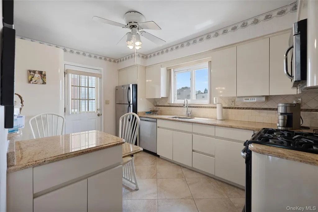 22 Marilyn Court West Babylon NY 11704