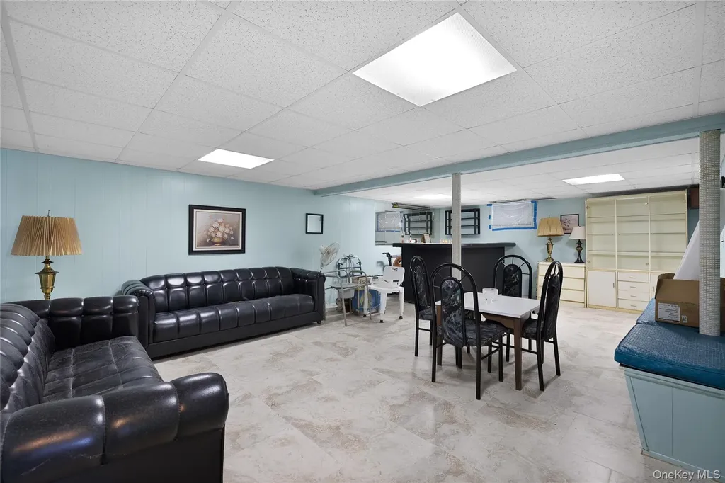 22 Marilyn Court West Babylon NY 11704