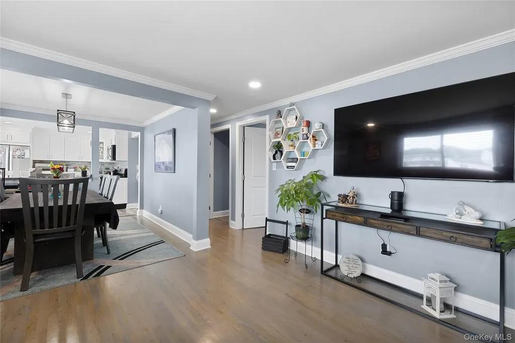 22 Marilyn Court West Babylon NY 11704