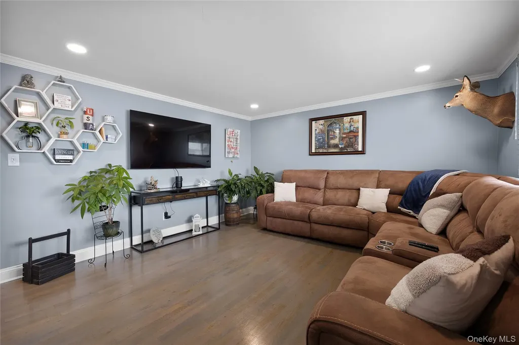 22 Marilyn Court West Babylon NY 11704
