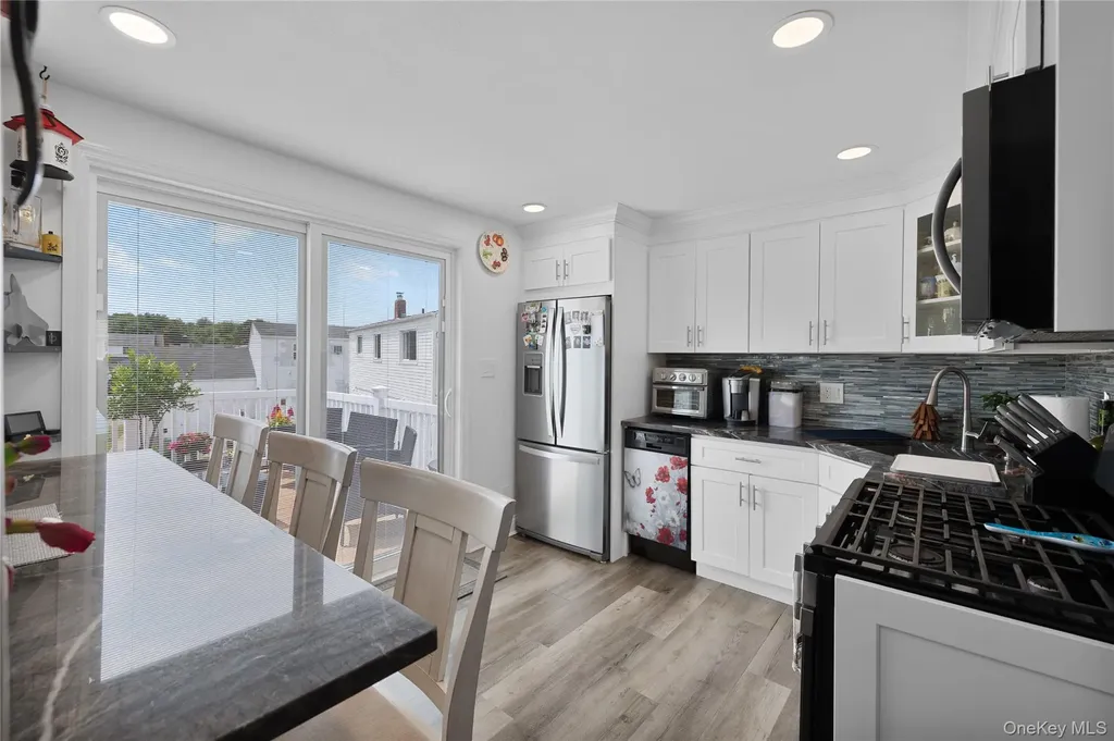 22 Marilyn Court West Babylon NY 11704