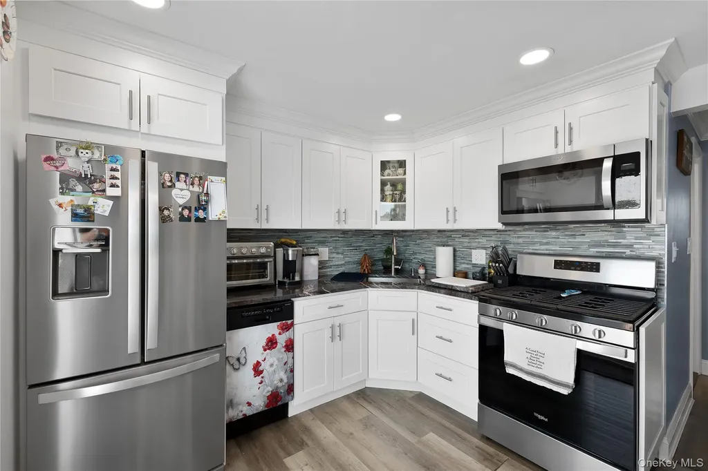 22 Marilyn Court West Babylon NY 11704