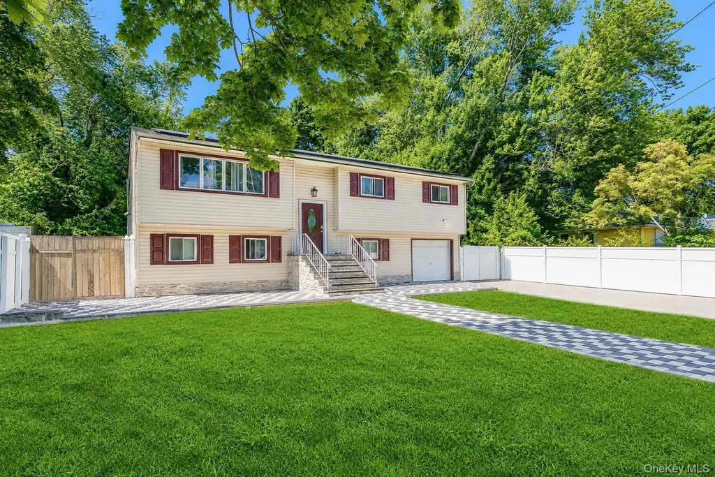 9 Hamlin Avenue West Babylon NY 11704
