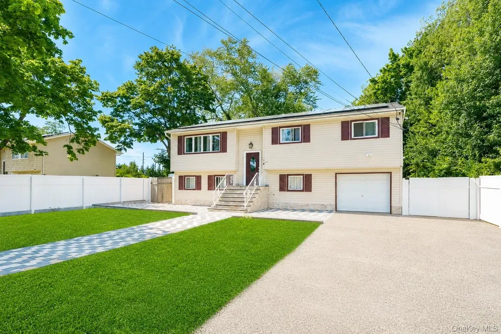 9 Hamlin Avenue West Babylon NY 11704