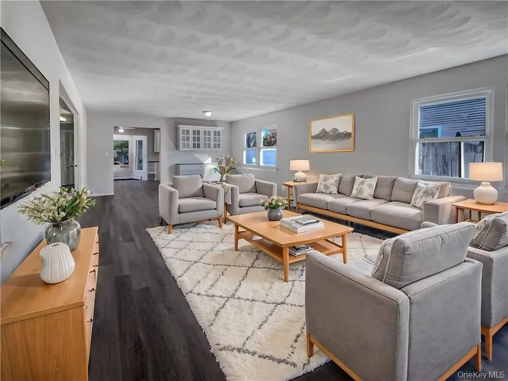 11 Frost Valley Drive East Patchogue NY 11772