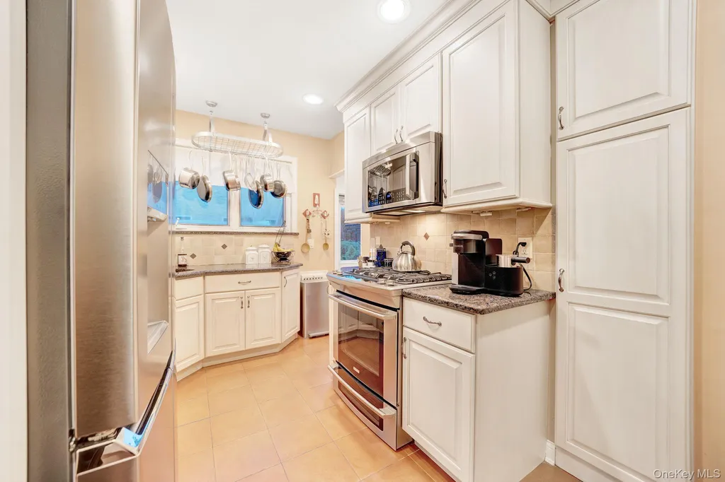 327 Wynsum Avenue Merrick NY 11566