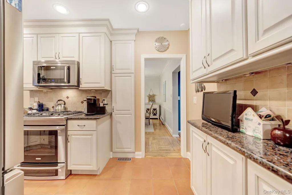 327 Wynsum Avenue Merrick NY 11566