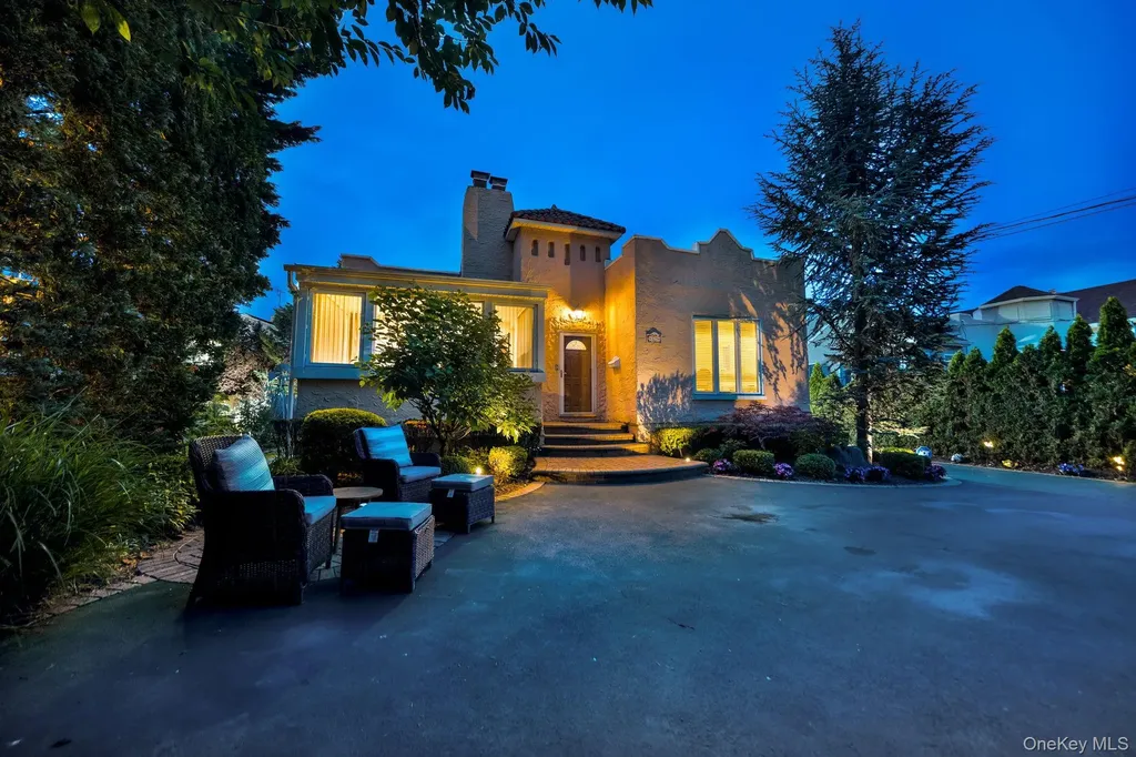 327 Wynsum Avenue Merrick NY 11566