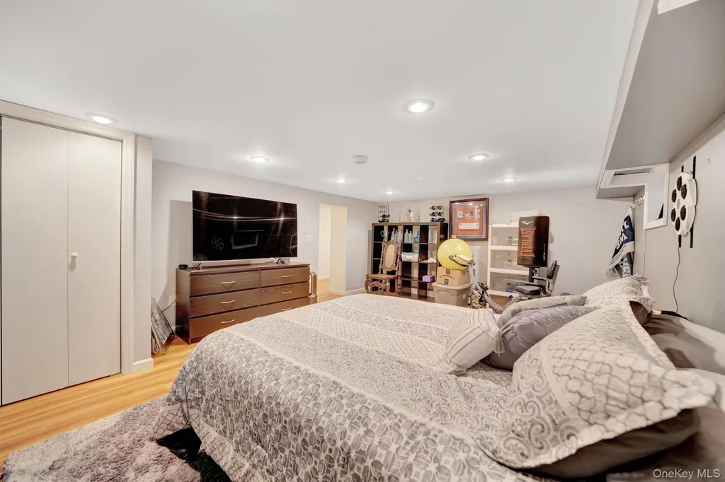 327 Wynsum Avenue Merrick NY 11566