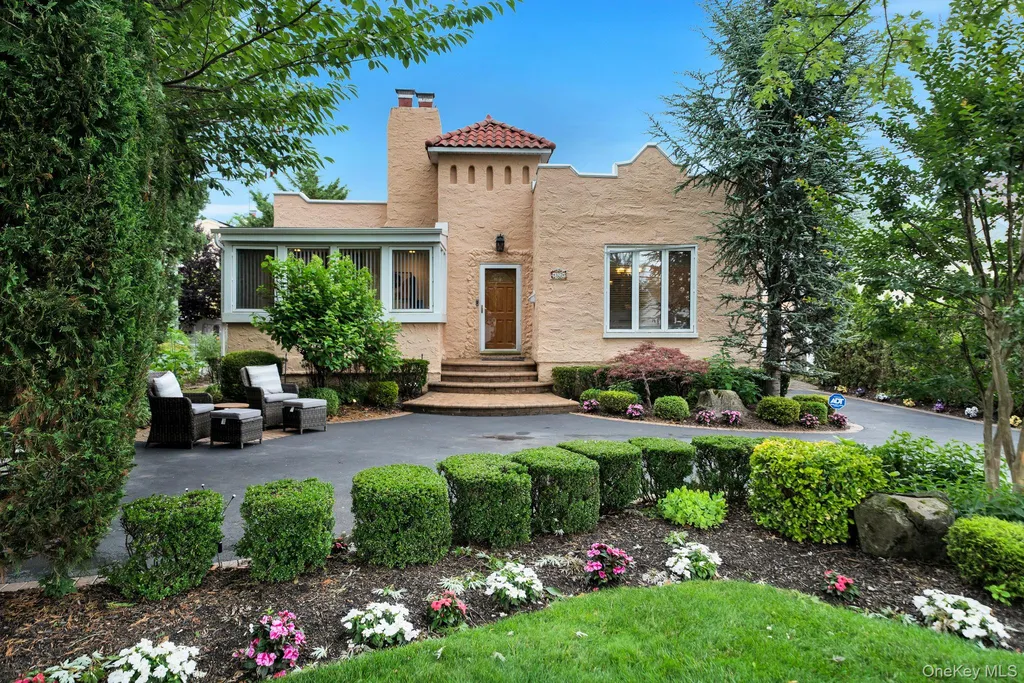 327 Wynsum Avenue Merrick NY 11566
