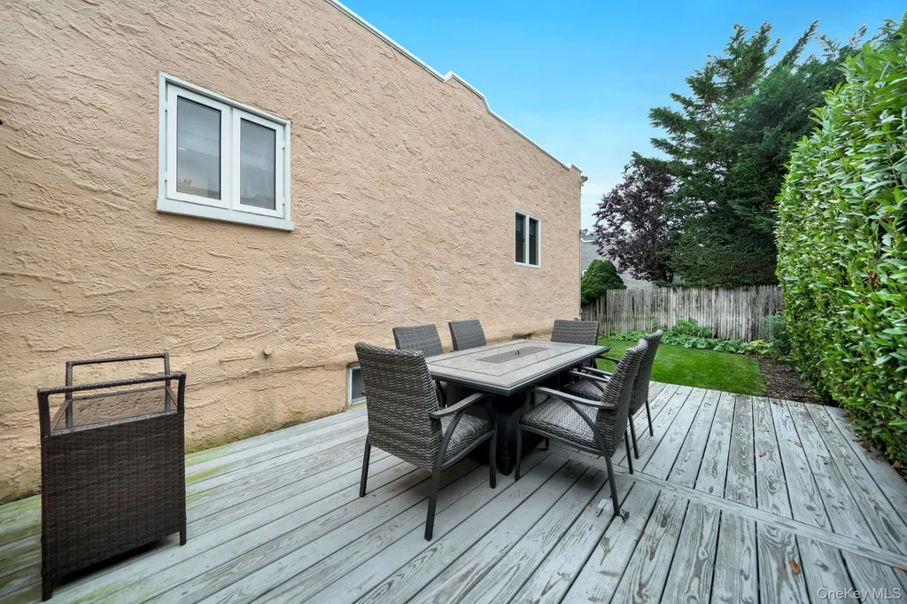 327 Wynsum Avenue Merrick NY 11566
