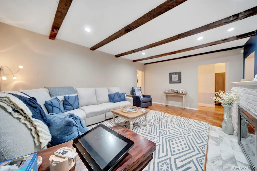 327 Wynsum Avenue Merrick NY 11566