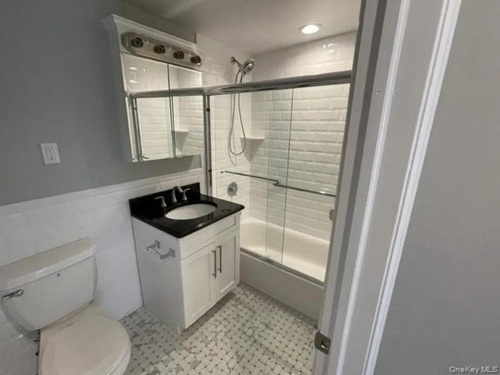 91 South Clinton Avenue Bay Shore NY 11706