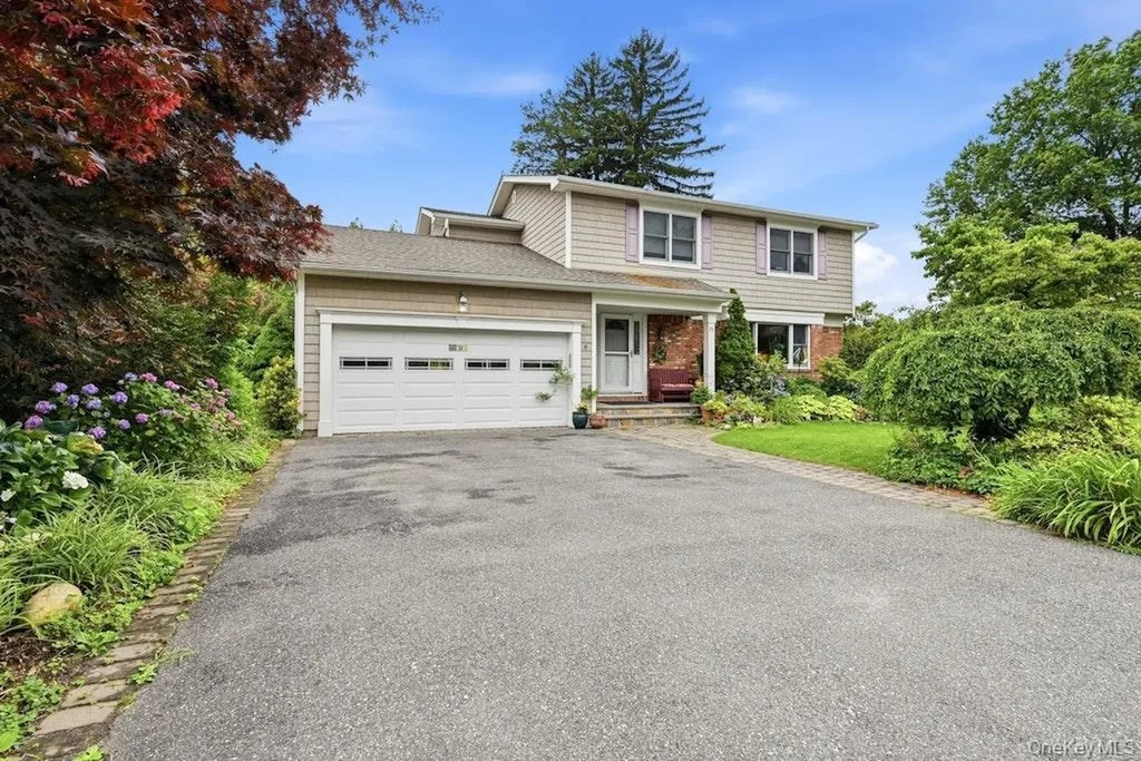 23 Maryetta Court Syosset NY 11791