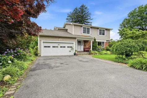 23 Maryetta Court Syosset NY 11791