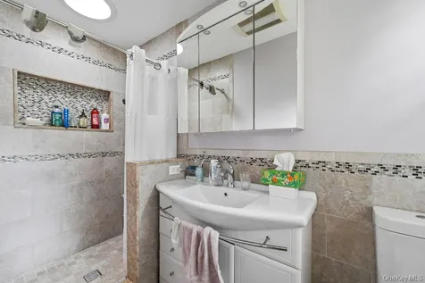 23 Maryetta Court Syosset NY 11791