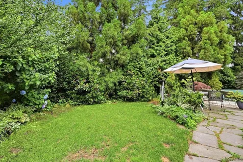 23 Maryetta Court Syosset NY 11791