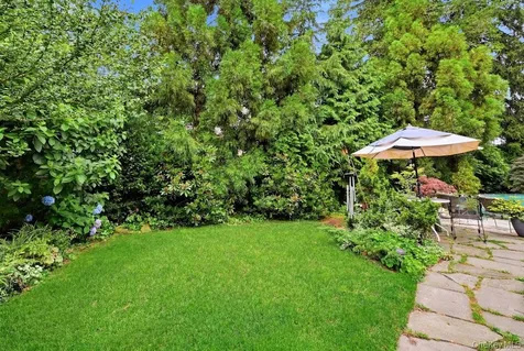 23 Maryetta Court Syosset NY 11791