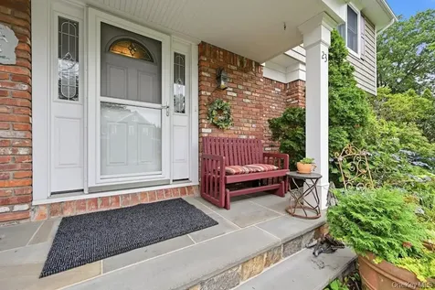 23 Maryetta Court Syosset NY 11791