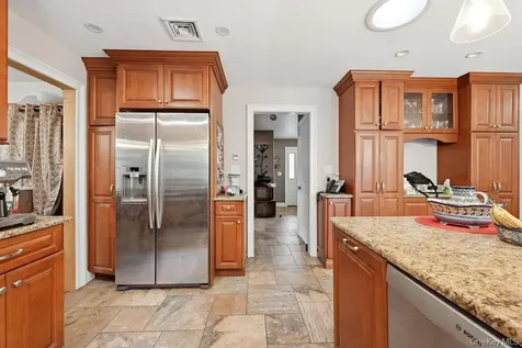 23 Maryetta Court Syosset NY 11791