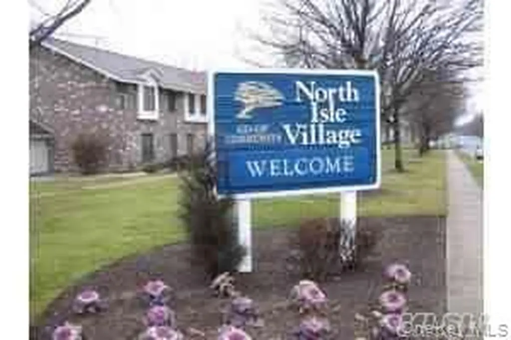 49 Fargo Coram NY 11727